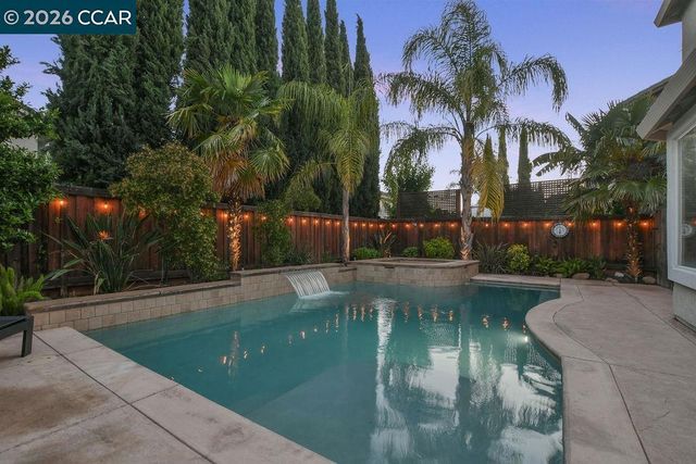 988 Country Glen Lane, Brentwood, CA 94513