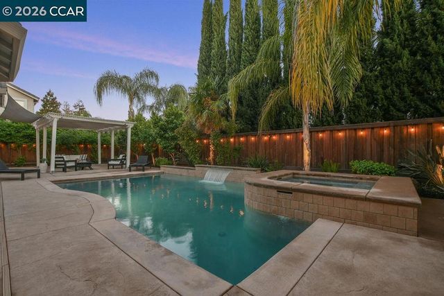 988 Country Glen Lane, Brentwood, CA 94513