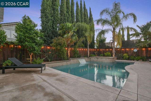 988 Country Glen Lane, Brentwood, CA 94513