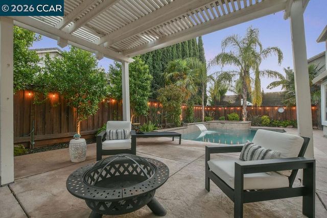 988 Country Glen Lane, Brentwood, CA 94513