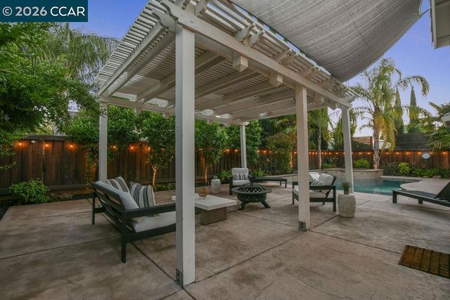 988 Country Glen Lane, Brentwood, CA 94513