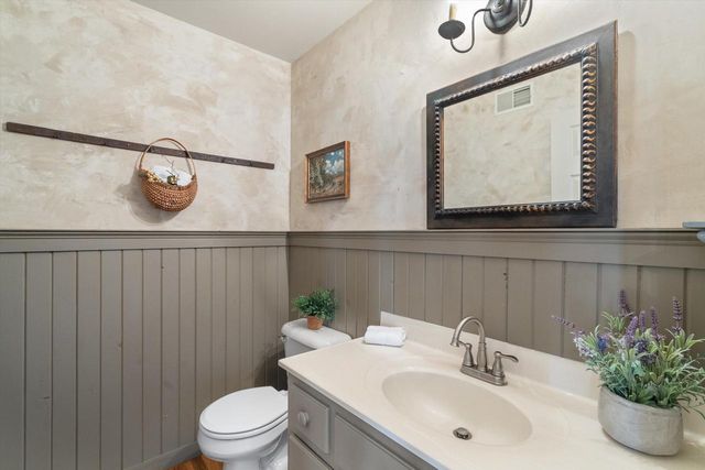 W254S7310 Glenview DRIVE, Waukesha, WI 53189