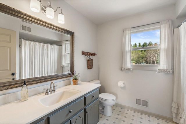 W254S7310 Glenview DRIVE, Waukesha, WI 53189