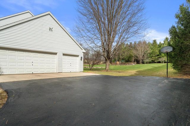 W254S7310 Glenview DRIVE, Waukesha, WI 53189