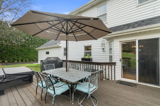 W254S7310 Glenview DRIVE, Waukesha, WI 53189