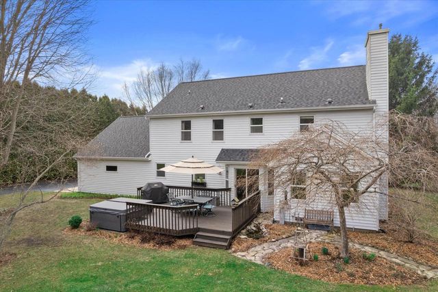 W254S7310 Glenview DRIVE, Waukesha, WI 53189