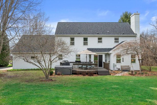 W254S7310 Glenview DRIVE, Waukesha, WI 53189