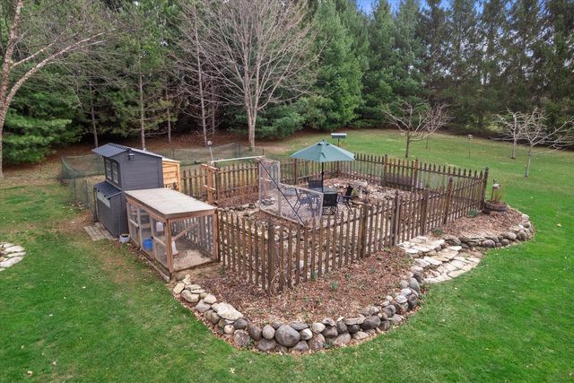 W254S7310 Glenview DRIVE, Waukesha, WI 53189