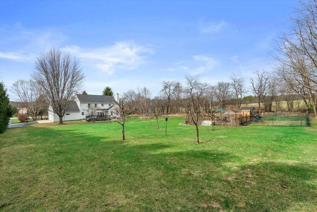 W254S7310 Glenview DRIVE, Waukesha, WI 53189