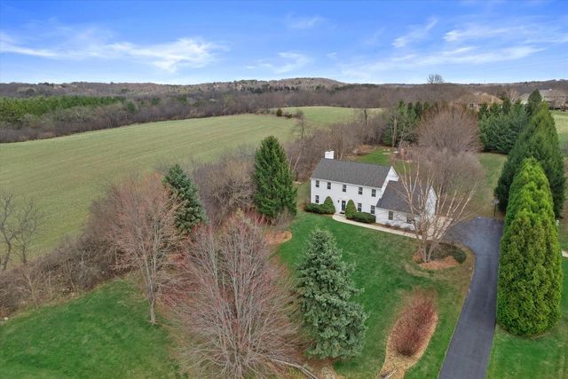 W254S7310 Glenview DRIVE, Waukesha, WI 53189