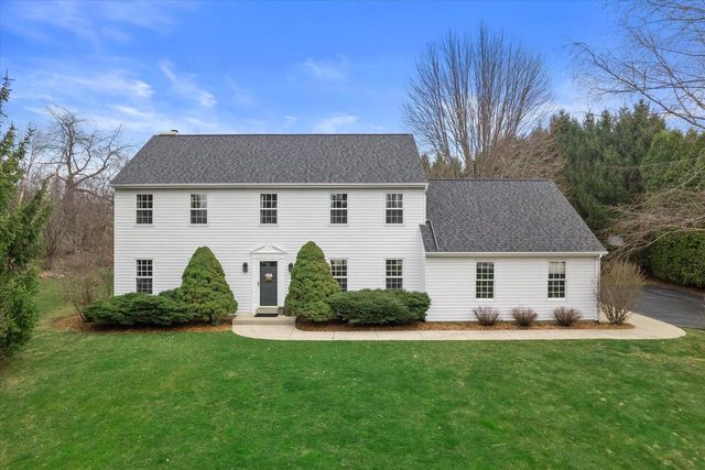 W254S7310 Glenview DRIVE, Waukesha, WI 53189