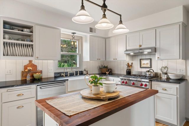 W254S7310 Glenview DRIVE, Waukesha, WI 53189