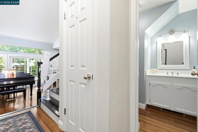 1345 Shell Ln, Clayton, CA 94517