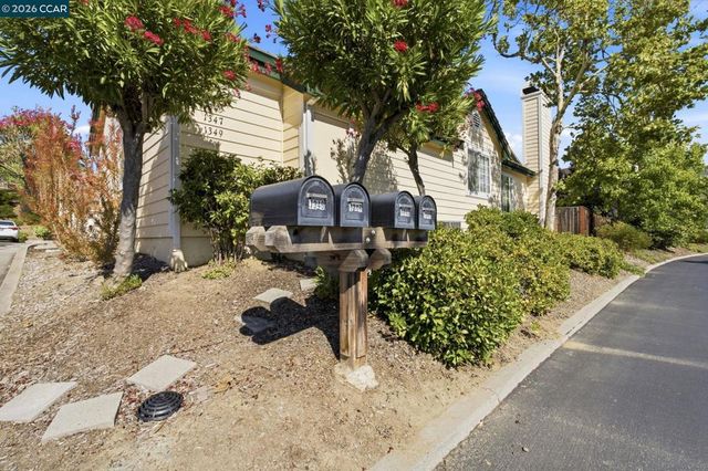 1345 Shell Ln, Clayton, CA 94517