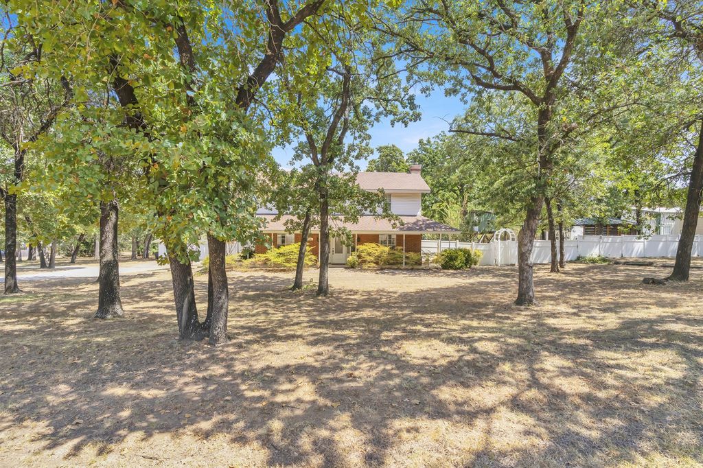 124 Alvarado Oak Drive, Alvarado, TX 76009 — photo 4