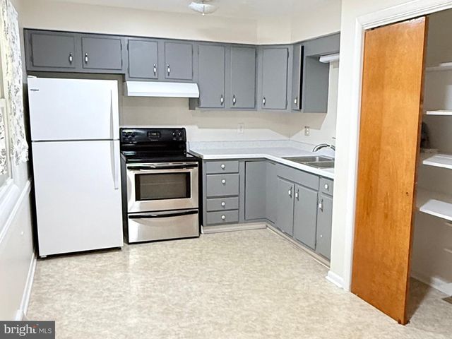 103 FAIRVIEW AVE, Front Royal, VA 22630