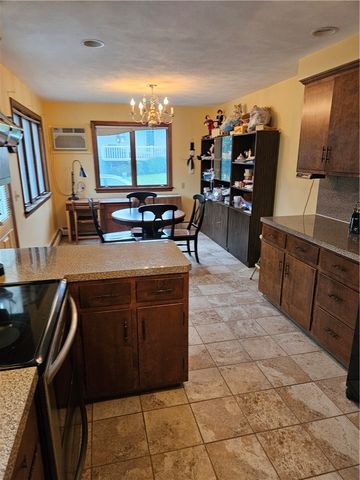 16 Brooks Farm Drive, Bristol, RI 02809