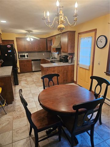 16 Brooks Farm Drive, Bristol, RI 02809