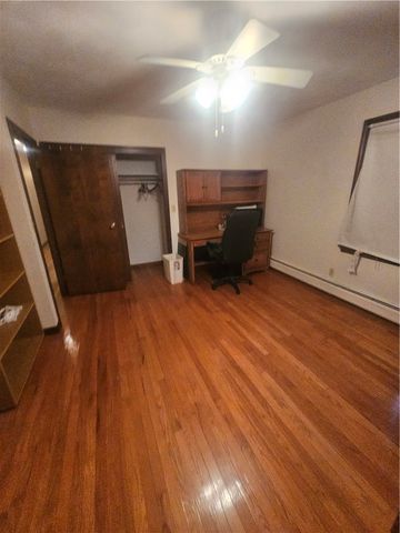 16 Brooks Farm Drive, Bristol, RI 02809