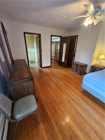 16 Brooks Farm Drive, Bristol, RI 02809