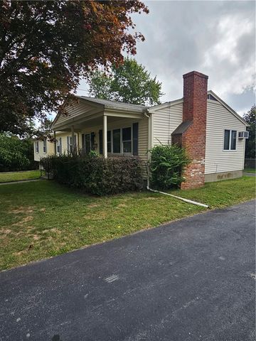 16 Brooks Farm Drive, Bristol, RI 02809