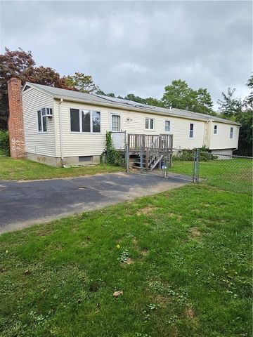 16 Brooks Farm Drive, Bristol, RI 02809
