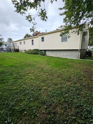 16 Brooks Farm Drive, Bristol, RI 02809