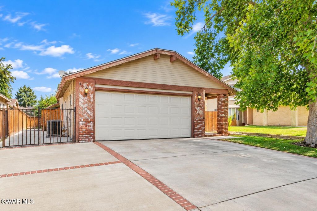 2533 Topaz Lane, Lancaster, CA 93535