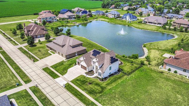 604 Cayman Way, Savoy, IL 61874