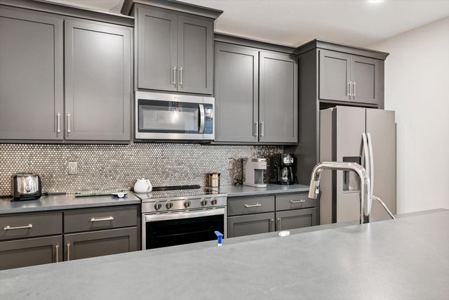 604 Cayman Way, Savoy, IL 61874