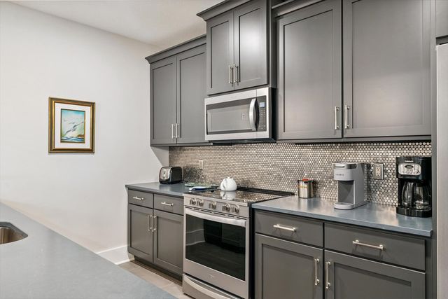 604 Cayman Way, Savoy, IL 61874