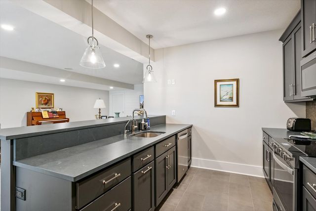 604 Cayman Way, Savoy, IL 61874