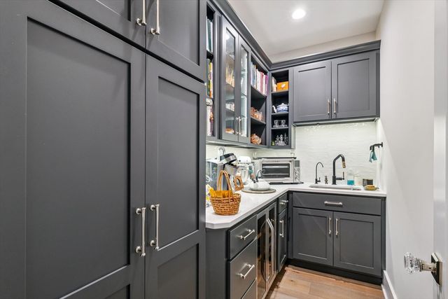 604 Cayman Way, Savoy, IL 61874