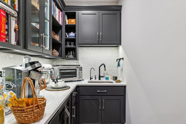 604 Cayman Way, Savoy, IL 61874