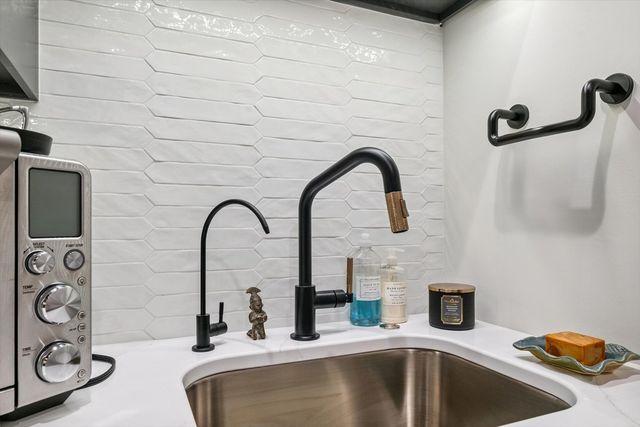 604 Cayman Way, Savoy, IL 61874