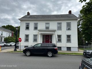43 1st Street 2L, Waterford, NY 12188
