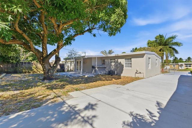 430 Old Spanish Trail, Lantana, FL 33462