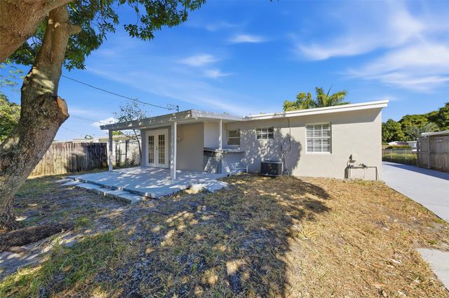 430 Old Spanish Trail, Lantana, FL 33462