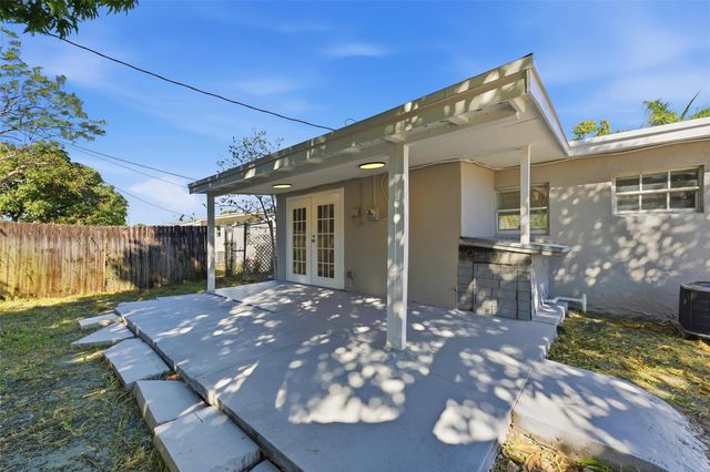 430 Old Spanish Trail, Lantana, FL 33462