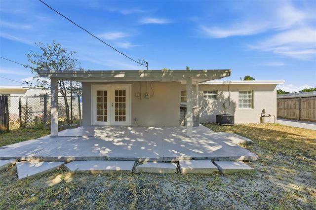 430 Old Spanish Trail, Lantana, FL 33462