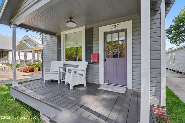 1309 Bowen Avenue, Ocean Springs, MS 39564