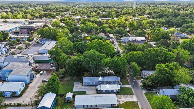 1309 Bowen Avenue, Ocean Springs, MS 39564