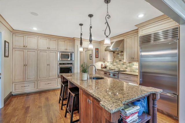 3614 Meadow Dr, Nashville, TN 37215