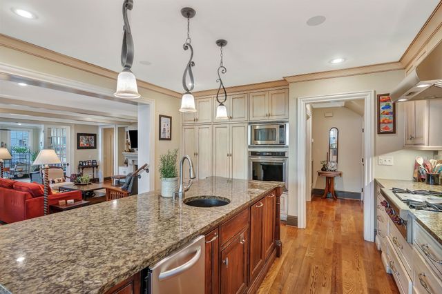 3614 Meadow Dr, Nashville, TN 37215