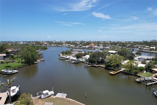 3995 SOUTH CIRCLE, Largo, FL 33774