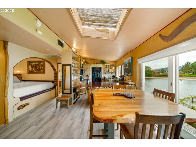 2674 HIGHWAY 101, Seaside, OR 97138