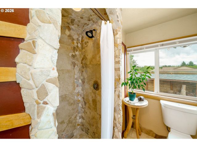 2674 HIGHWAY 101, Seaside, OR 97138