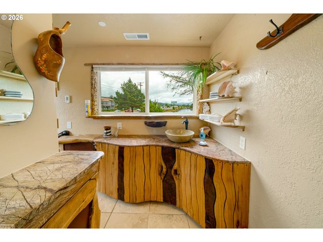 2674 HIGHWAY 101, Seaside, OR 97138