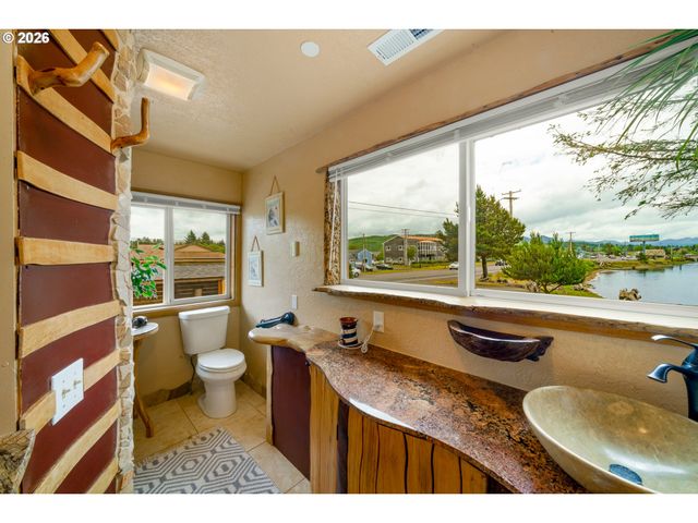 2674 HIGHWAY 101, Seaside, OR 97138