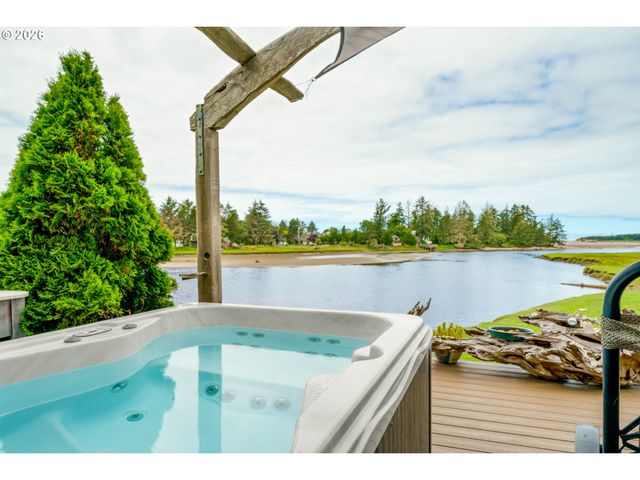2674 HIGHWAY 101, Seaside, OR 97138